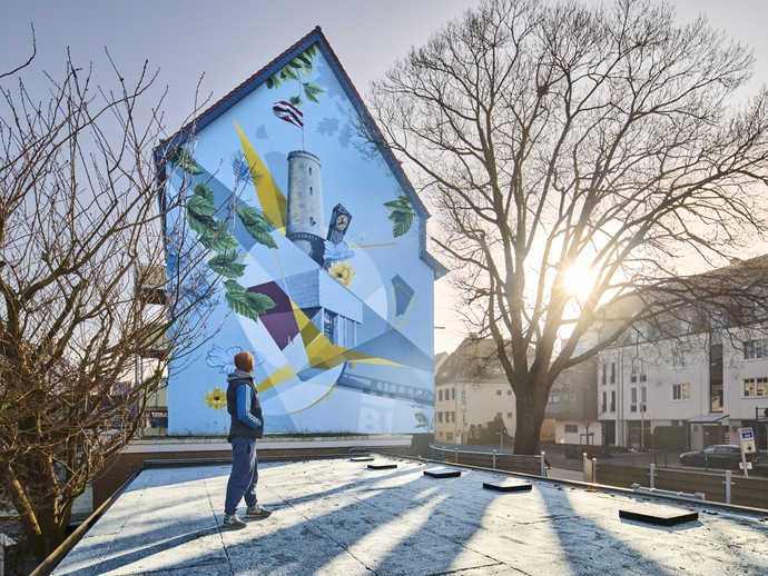 Im Jahr 2020 fertigte Denis Kelle in Zusammenarbeit mit der Kreativagentur „ArtKumpan“ eine Auftragsarbeit für ein Architekturbüro an. Im Jahr 2020 fertigte Denis Kelle in Zusammenarbeit mit der Kreativagentur „ArtKumpan“ eine Auftragsarbeit für ein Architekturbüro an. (vergrößerte Bildansicht wird geöffnet)